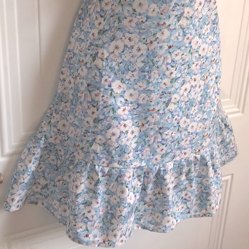 ZAFUL Brand Blue Ditsy Floral Sleeveless Peekaboo Ruffle Hem Dress size 8 in EUC - Picture 8 of 15